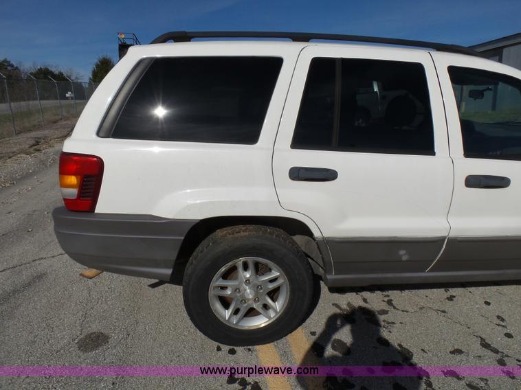 image for item L5486 2004 Jeep Grand Cherokee Laredo SUV