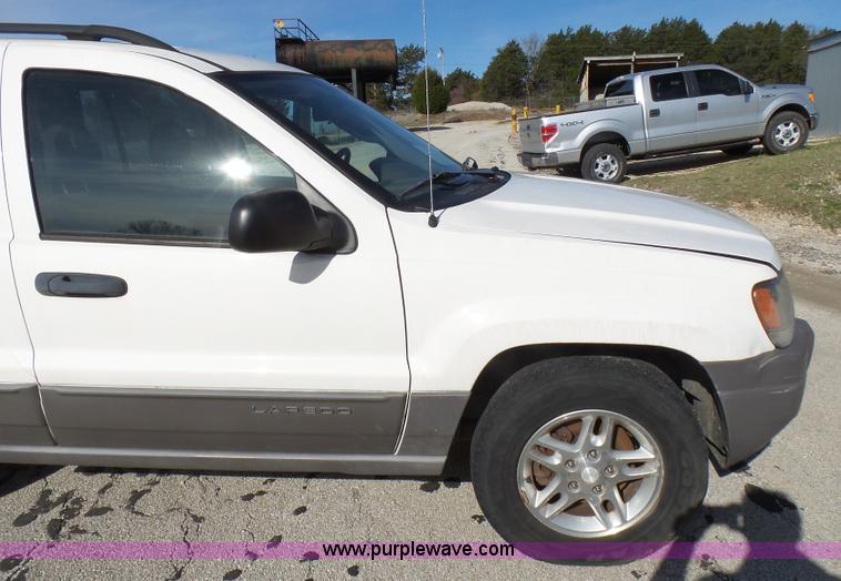 image for item L5486 2004 Jeep Grand Cherokee Laredo SUV
