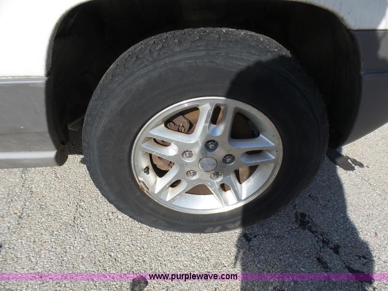 image for item L5486 2004 Jeep Grand Cherokee Laredo SUV