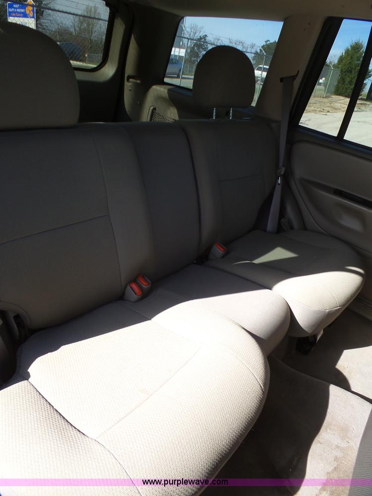 image for item L5486 2004 Jeep Grand Cherokee Laredo SUV