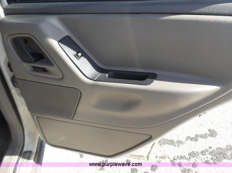 image for item L5486 2004 Jeep Grand Cherokee Laredo SUV