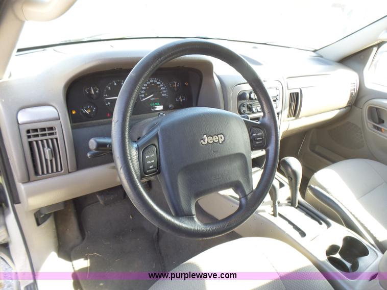 image for item L5486 2004 Jeep Grand Cherokee Laredo SUV