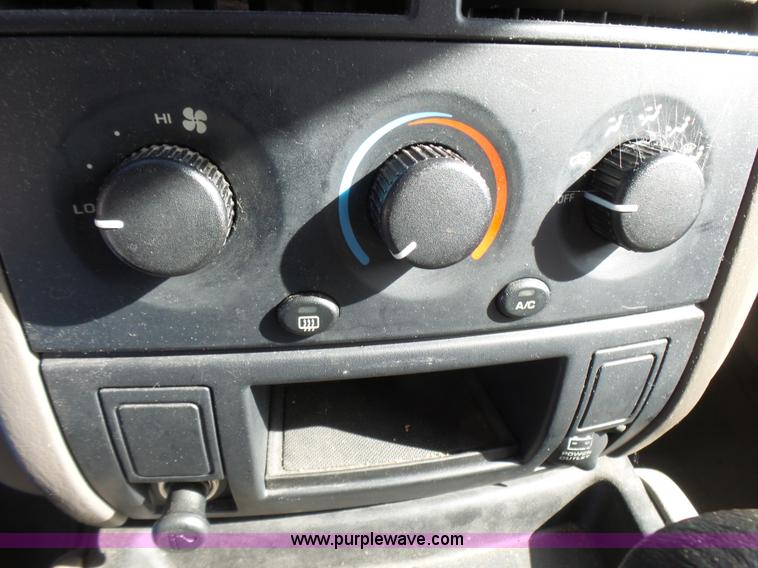 image for item L5486 2004 Jeep Grand Cherokee Laredo SUV