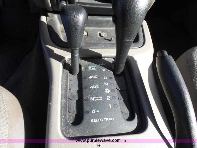 image for item L5486 2004 Jeep Grand Cherokee Laredo SUV