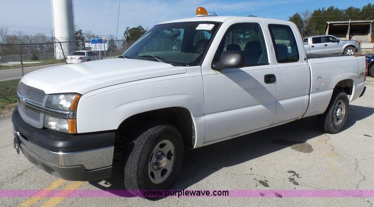 image for item L5487 2003 Chevrolet Silverado 1500 Ext. Cab pickup truck