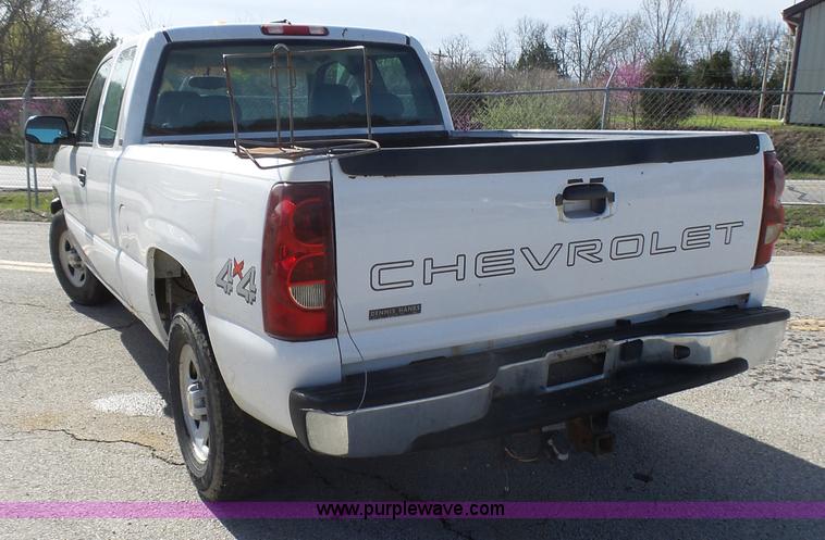 image for item L5487 2003 Chevrolet Silverado 1500 Ext. Cab pickup truck