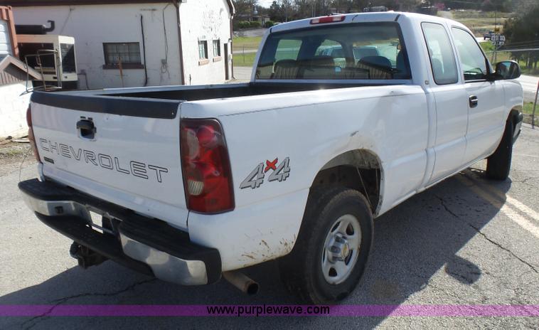 image for item L5487 2003 Chevrolet Silverado 1500 Ext. Cab pickup truck