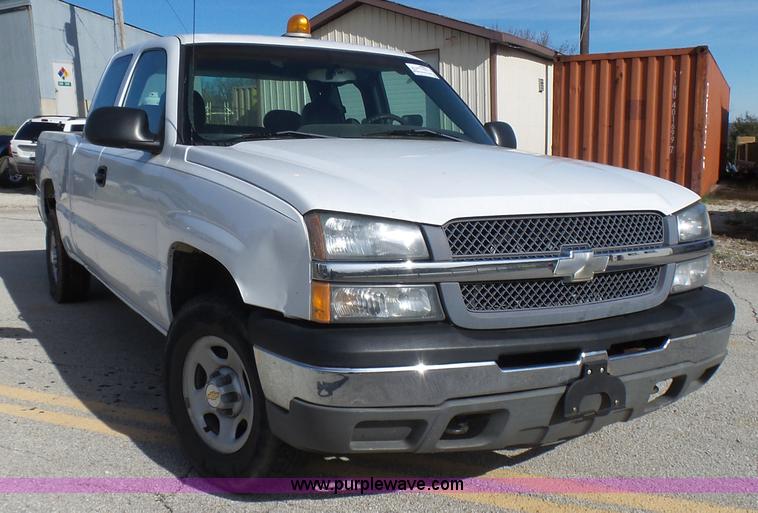 image for item L5487 2003 Chevrolet Silverado 1500 Ext. Cab pickup truck