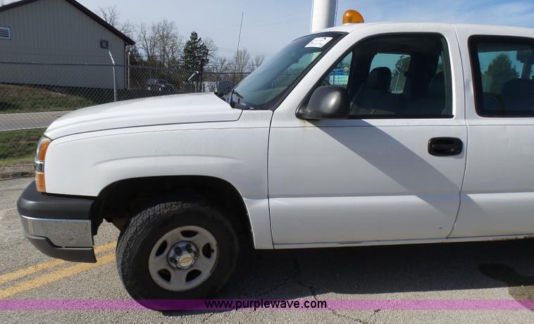 image for item L5487 2003 Chevrolet Silverado 1500 Ext. Cab pickup truck