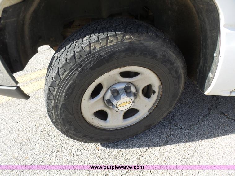 image for item L5487 2003 Chevrolet Silverado 1500 Ext. Cab pickup truck