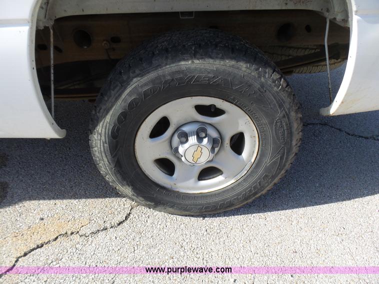 image for item L5487 2003 Chevrolet Silverado 1500 Ext. Cab pickup truck