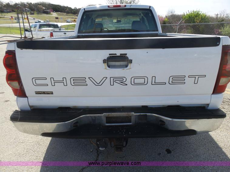 image for item L5487 2003 Chevrolet Silverado 1500 Ext. Cab pickup truck