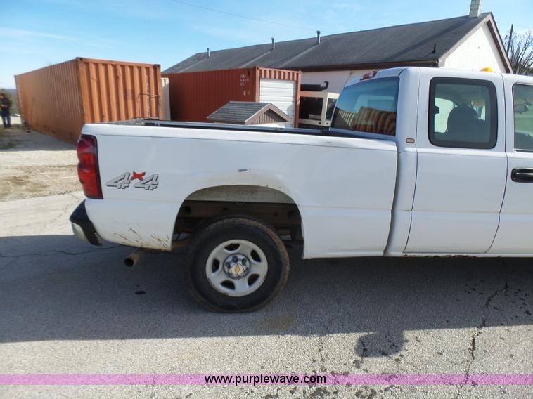 image for item L5487 2003 Chevrolet Silverado 1500 Ext. Cab pickup truck