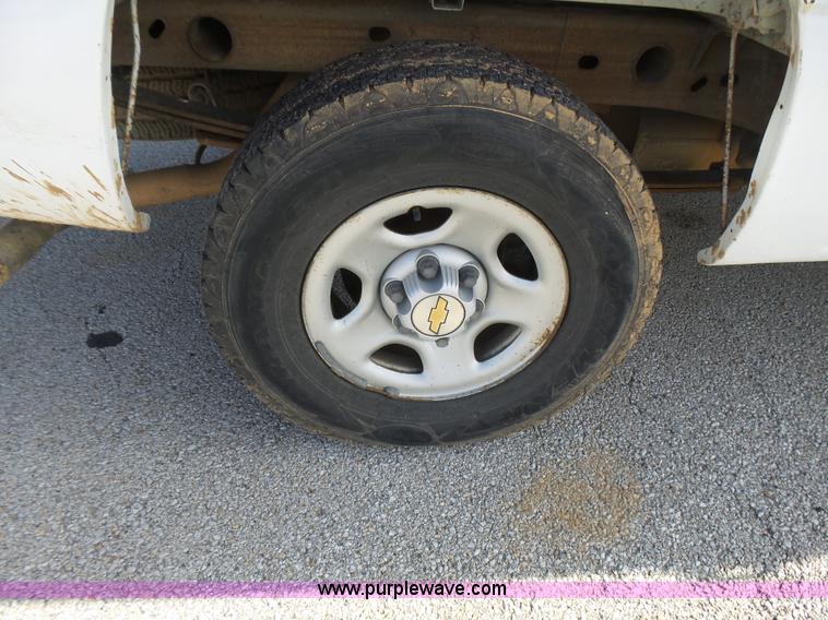 image for item L5487 2003 Chevrolet Silverado 1500 Ext. Cab pickup truck