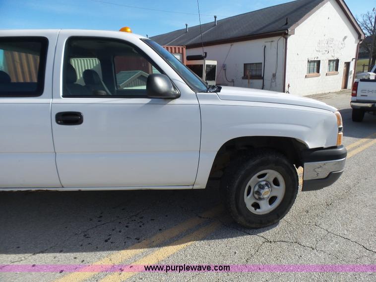 image for item L5487 2003 Chevrolet Silverado 1500 Ext. Cab pickup truck