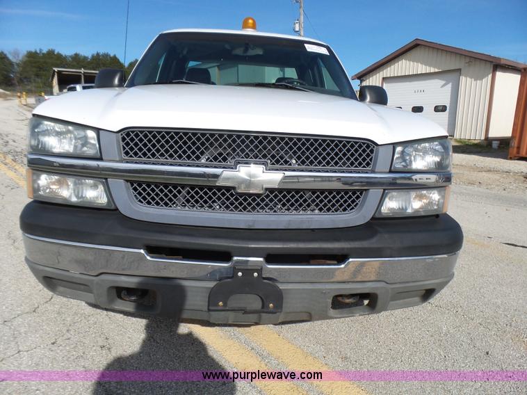 image for item L5487 2003 Chevrolet Silverado 1500 Ext. Cab pickup truck