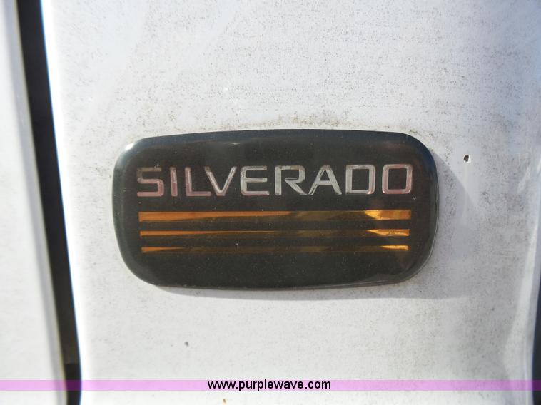 image for item L5487 2003 Chevrolet Silverado 1500 Ext. Cab pickup truck