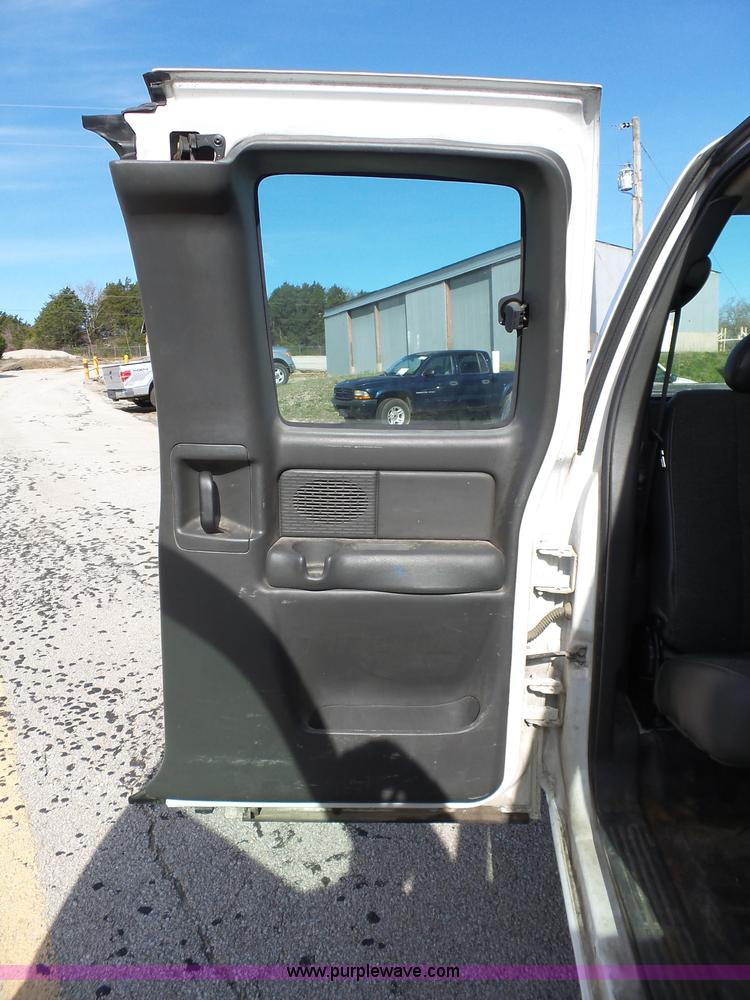 image for item L5487 2003 Chevrolet Silverado 1500 Ext. Cab pickup truck