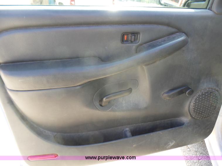 image for item L5487 2003 Chevrolet Silverado 1500 Ext. Cab pickup truck