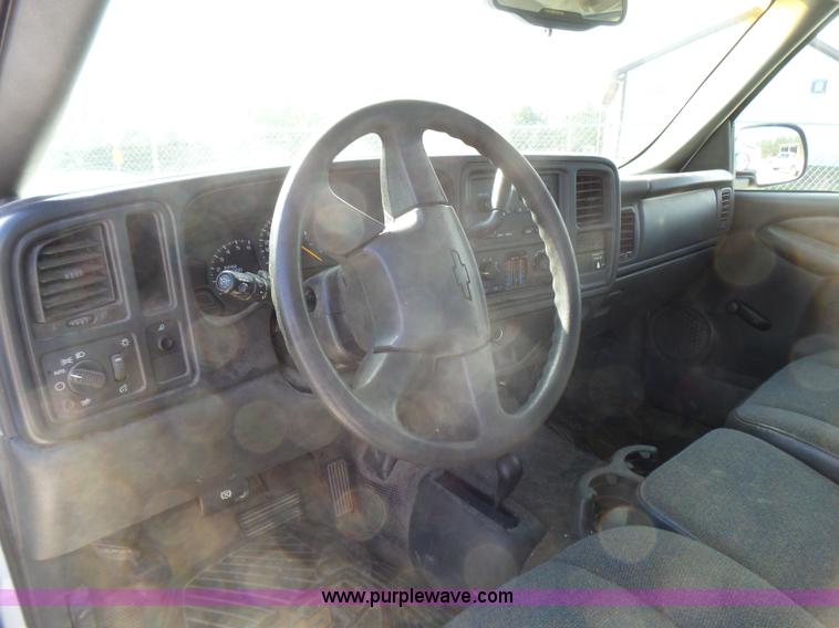 image for item L5487 2003 Chevrolet Silverado 1500 Ext. Cab pickup truck