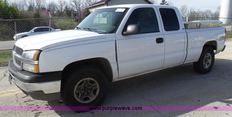 image for item L5488 2003 Chevrolet Silverado 1500 Ext. Cab pickup truck