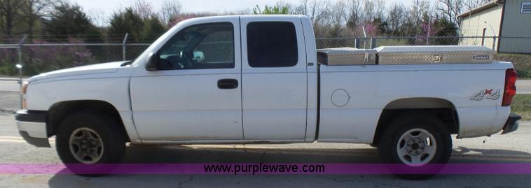 image for item L5488 2003 Chevrolet Silverado 1500 Ext. Cab pickup truck