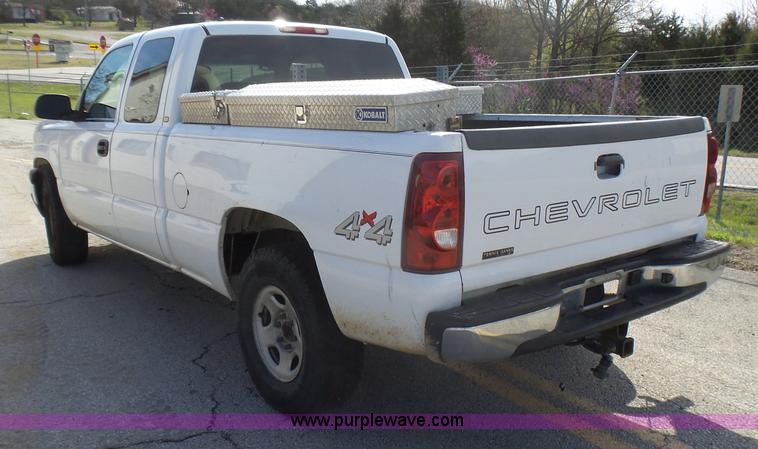 image for item L5488 2003 Chevrolet Silverado 1500 Ext. Cab pickup truck