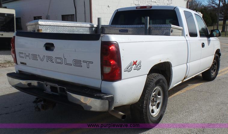 image for item L5488 2003 Chevrolet Silverado 1500 Ext. Cab pickup truck