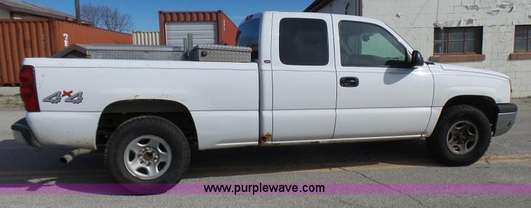 image for item L5488 2003 Chevrolet Silverado 1500 Ext. Cab pickup truck