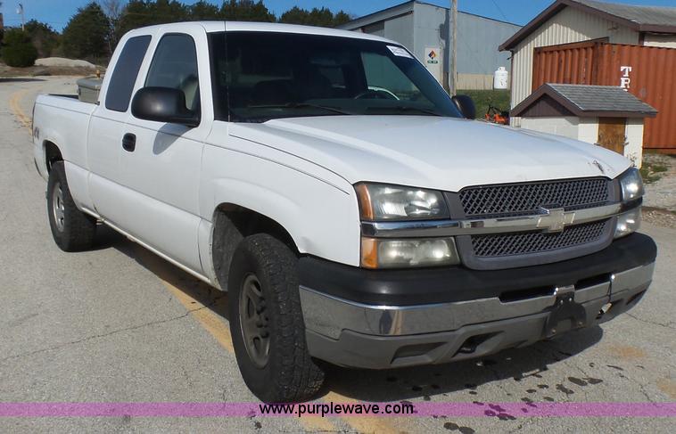 image for item L5488 2003 Chevrolet Silverado 1500 Ext. Cab pickup truck