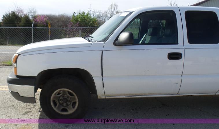image for item L5488 2003 Chevrolet Silverado 1500 Ext. Cab pickup truck