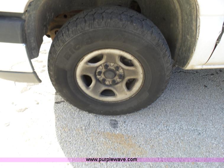 image for item L5488 2003 Chevrolet Silverado 1500 Ext. Cab pickup truck