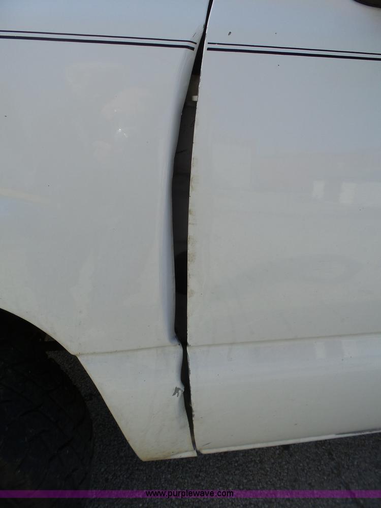 image for item L5488 2003 Chevrolet Silverado 1500 Ext. Cab pickup truck