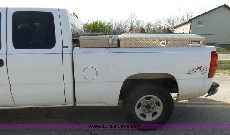 image for item L5488 2003 Chevrolet Silverado 1500 Ext. Cab pickup truck