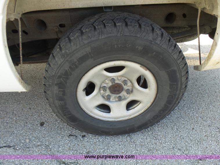 image for item L5488 2003 Chevrolet Silverado 1500 Ext. Cab pickup truck