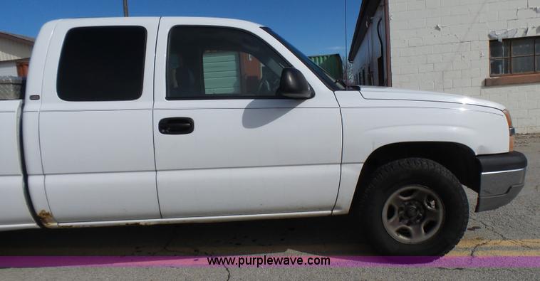 image for item L5488 2003 Chevrolet Silverado 1500 Ext. Cab pickup truck