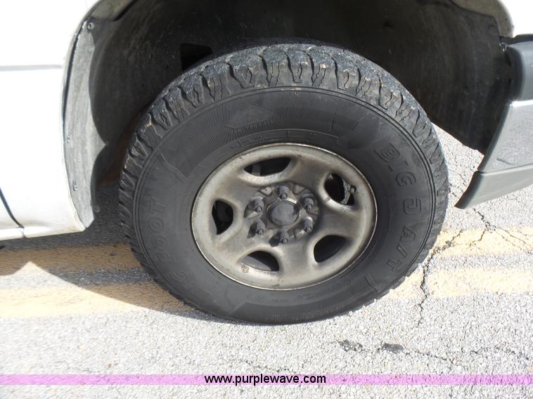 image for item L5488 2003 Chevrolet Silverado 1500 Ext. Cab pickup truck