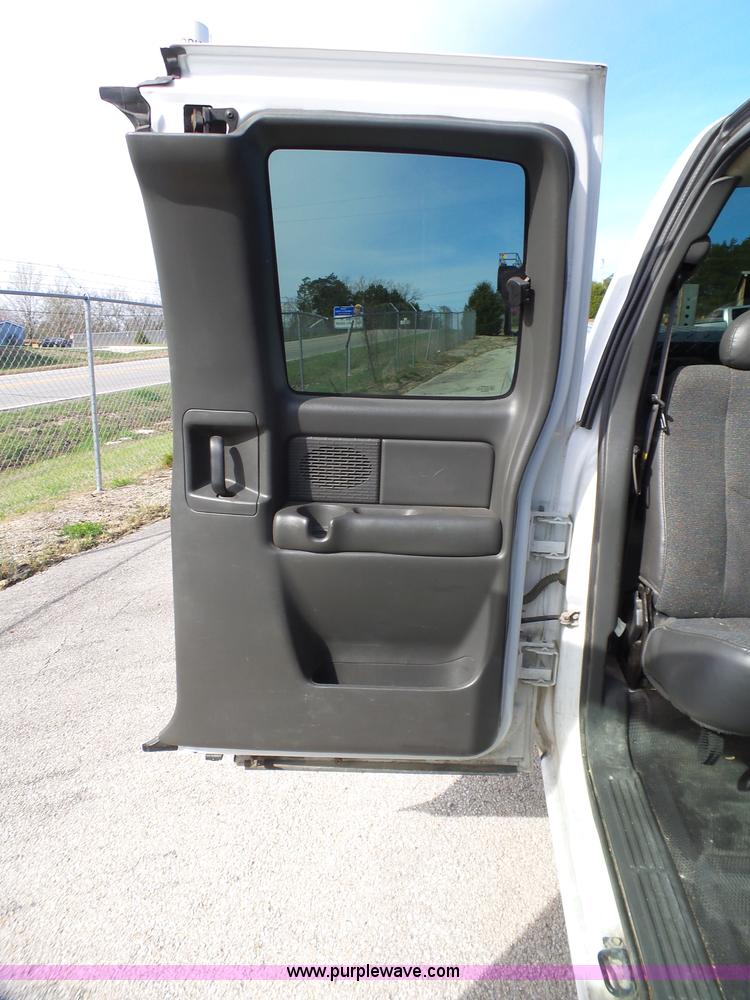 image for item L5488 2003 Chevrolet Silverado 1500 Ext. Cab pickup truck