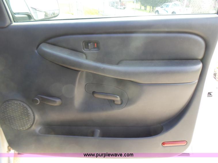 image for item L5488 2003 Chevrolet Silverado 1500 Ext. Cab pickup truck