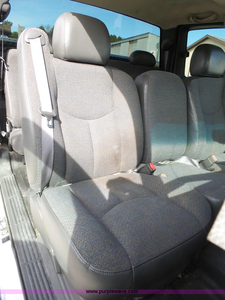 image for item L5488 2003 Chevrolet Silverado 1500 Ext. Cab pickup truck