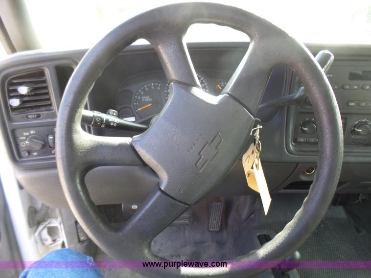 image for item L5488 2003 Chevrolet Silverado 1500 Ext. Cab pickup truck