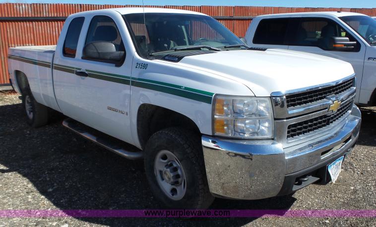 image for item L5604 2009 Chevrolet Silverado 2500HD Ext. Cab pickup truck