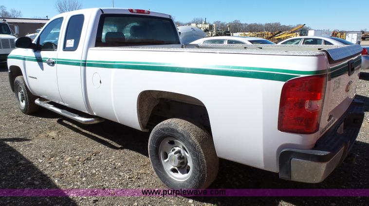 image for item L5604 2009 Chevrolet Silverado 2500HD Ext. Cab pickup truck