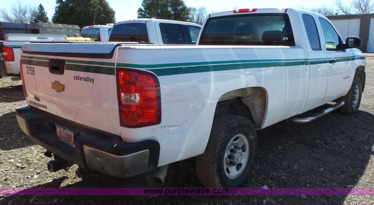 image for item L5604 2009 Chevrolet Silverado 2500HD Ext. Cab pickup truck