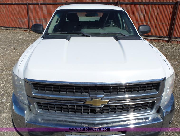 image for item L5604 2009 Chevrolet Silverado 2500HD Ext. Cab pickup truck