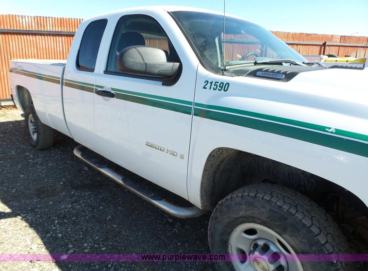 image for item L5604 2009 Chevrolet Silverado 2500HD Ext. Cab pickup truck