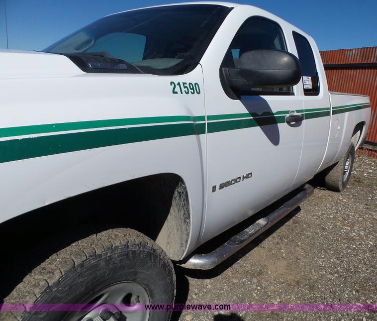 image for item L5604 2009 Chevrolet Silverado 2500HD Ext. Cab pickup truck