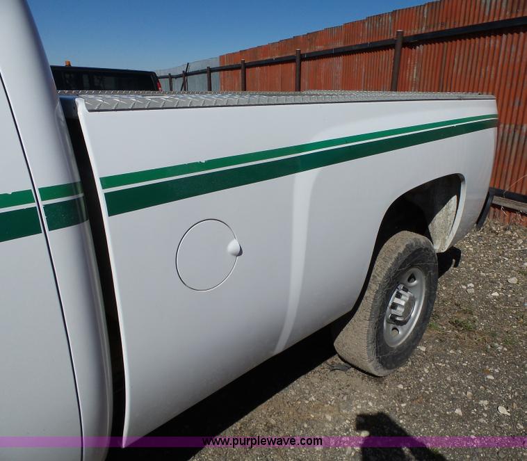 image for item L5604 2009 Chevrolet Silverado 2500HD Ext. Cab pickup truck