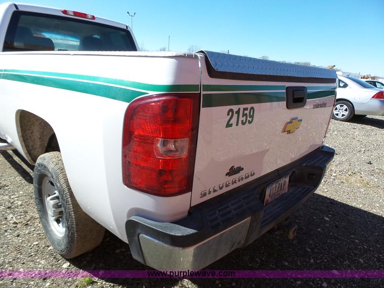 image for item L5604 2009 Chevrolet Silverado 2500HD Ext. Cab pickup truck