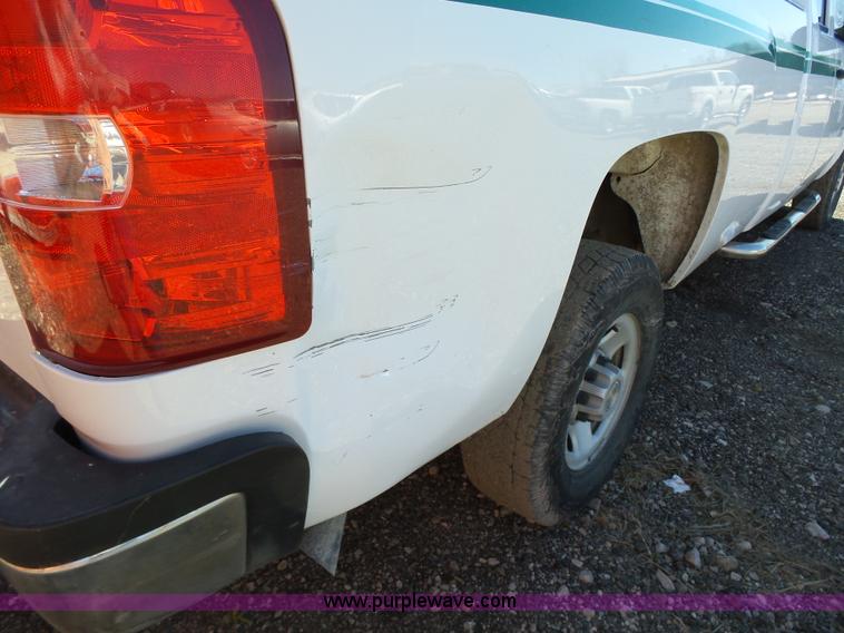 image for item L5604 2009 Chevrolet Silverado 2500HD Ext. Cab pickup truck